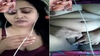 Hawasi bhabhi nude sex chat lover ko bra dikhakar