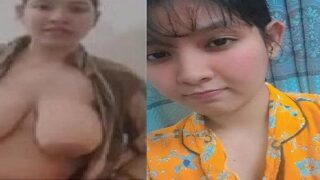 Assamese ladki ki doodhwali chuchi nangi hokar