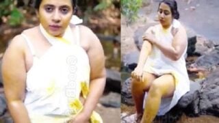 Pornstar Nila Nambiar ki nude sex bath khule me