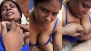 Tamil aunty boobs press bra aur chut dikhayi boyfriend ko